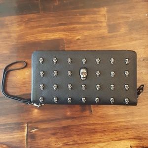 NWOT Skull Studded Wallet /Wristlet